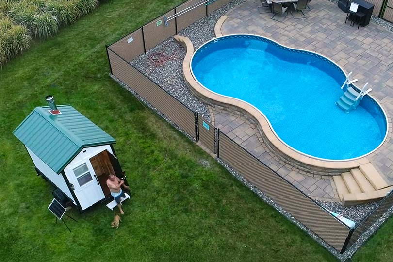 Sauna-swim with a mobile sauna and a backyard swimming pool.